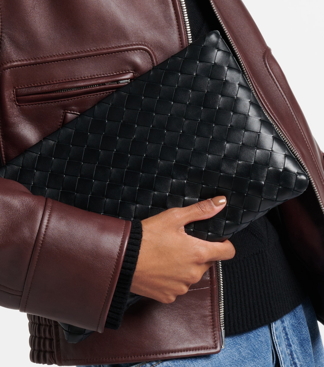 Intrecciato Medium leather pouch | Bottega Veneta