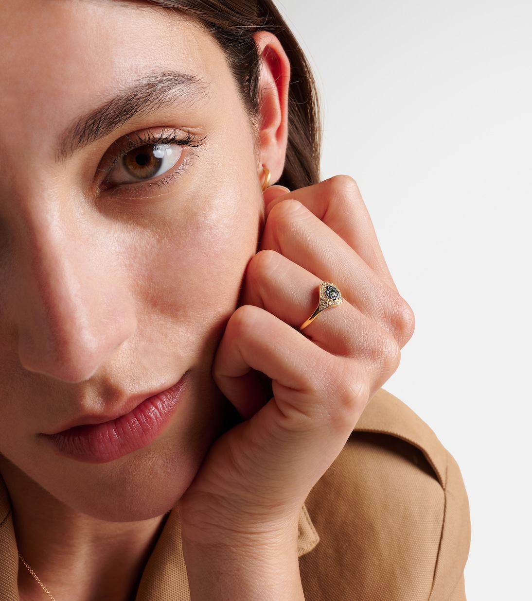 Bague Cats Eye en or 18 ct, diamants, saphirs et tsavorite | Ileana Makri