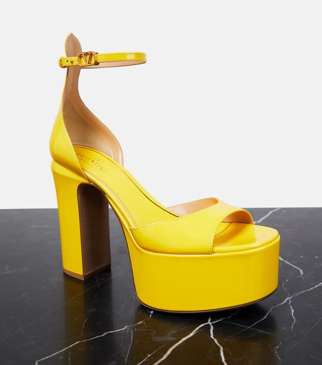 Plateausandalen Tan-Go 125 aus Lackleder | Valentino Garavani