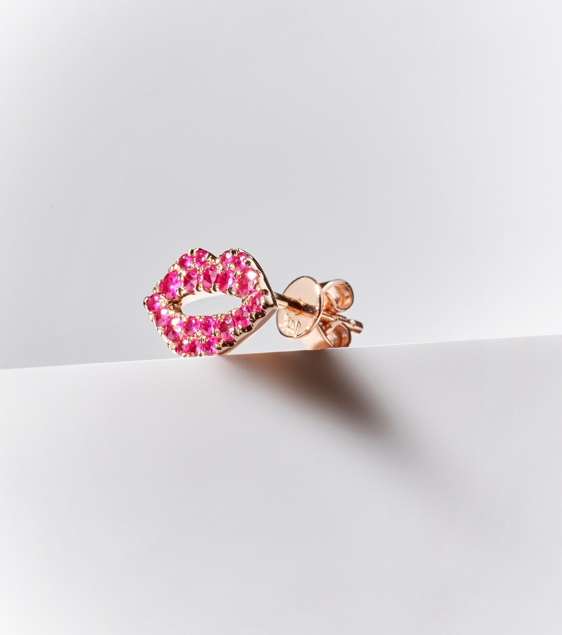 Orecchino in oro rosa 14kt con zaffiri rosa, stile moderno per giovani
