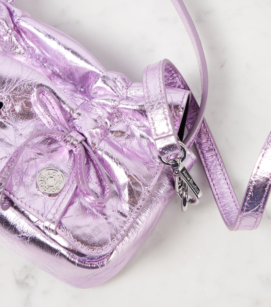 Schultertasche aus Metallic-Leder | Acne Studios