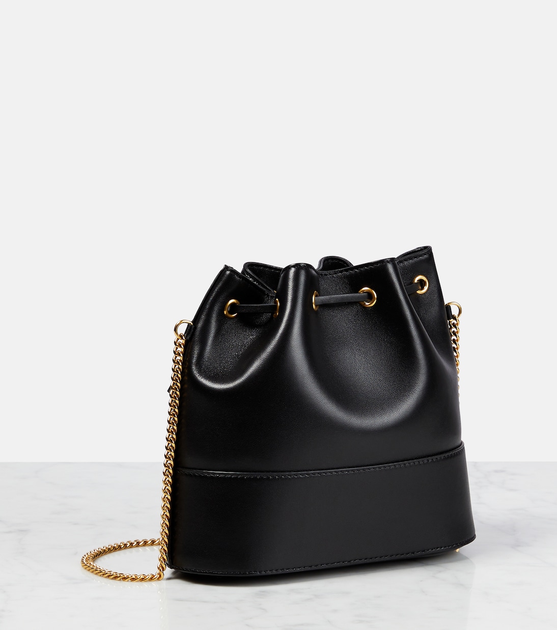 Sac seau Vlogo Signature Small en cuir | Valentino Garavani