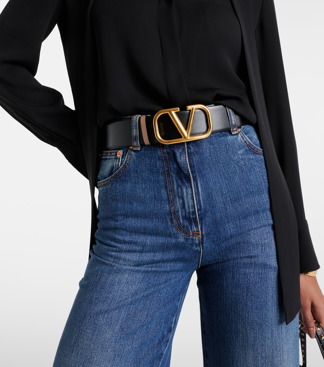 Cintura Reversibile in Pelle con Logo VSignature di Valentino Garavani, Modello 40