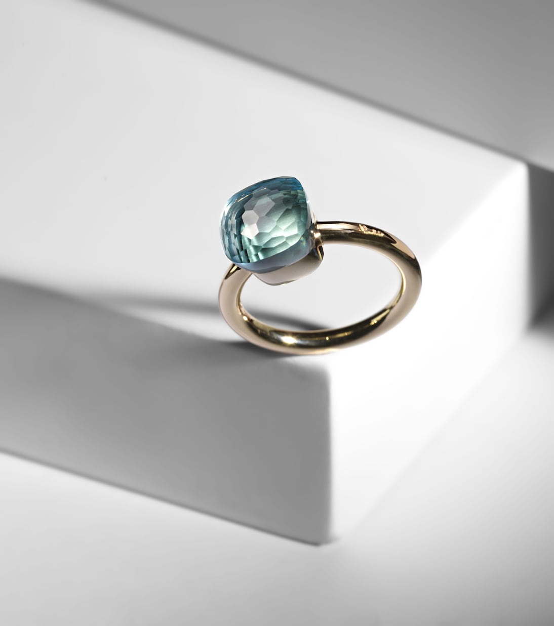 Nudo 18kt gold ring with topaz | Pomellato