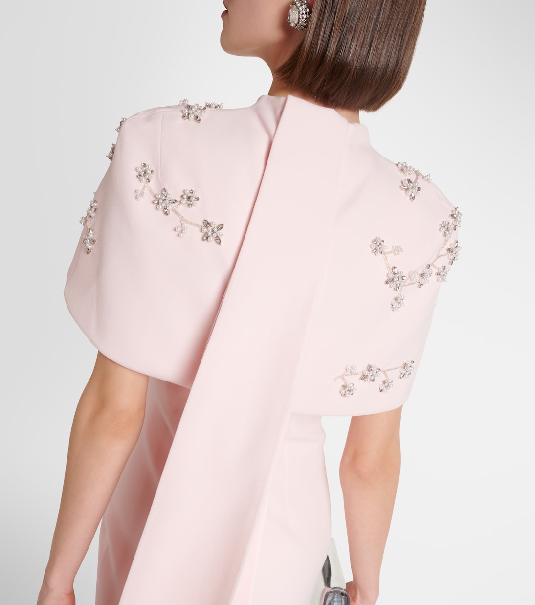 Verzierte Robe aus Crêpe | Safiyaa
