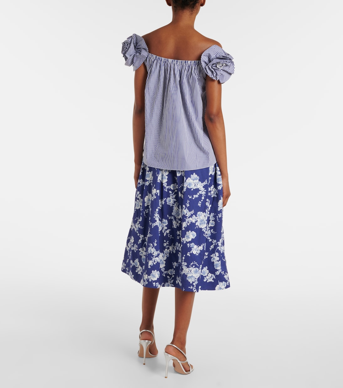 Top in cotone a righe con applicazioni floreali | Carolina Herrera