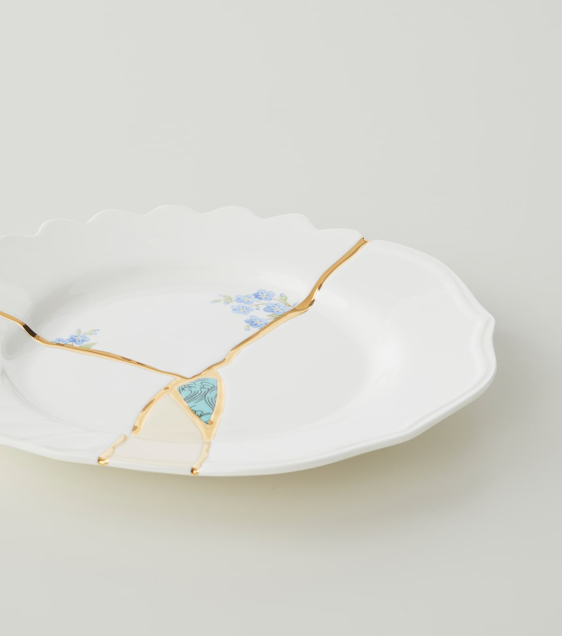 Kintsugi dessert plate by Marcantonio Raimondi Malerba | Seletti