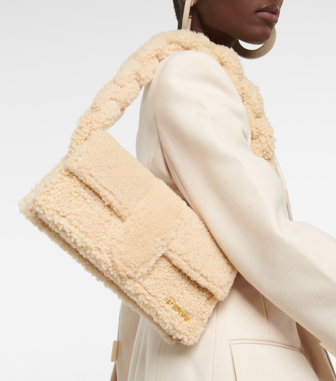 Borsa a spalla Le Bambidou in shearling | Jacquemus