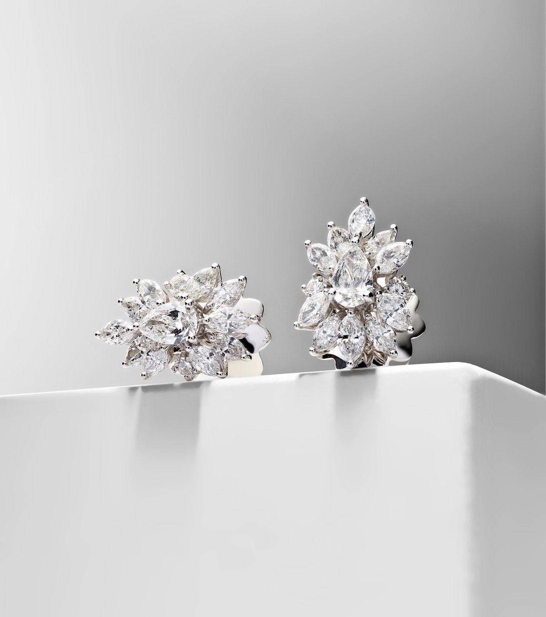 Orecchini Y-Not in oro bianco 18kt con diamanti | Yeprem