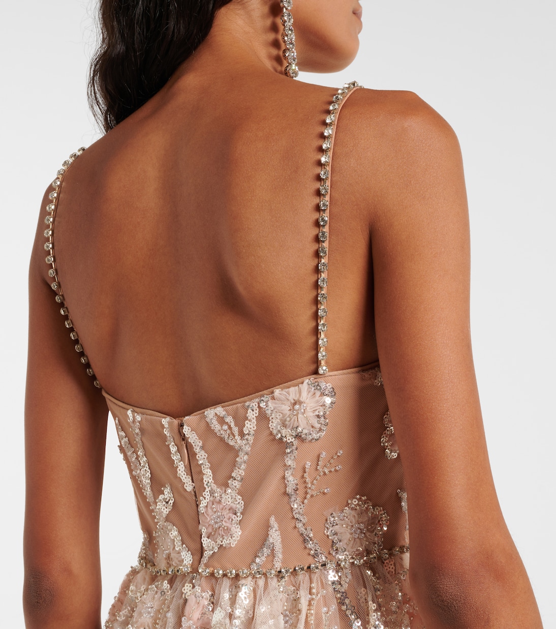 Vestido Corsé de Niveles con Detalles Artísticos para Jóvenes