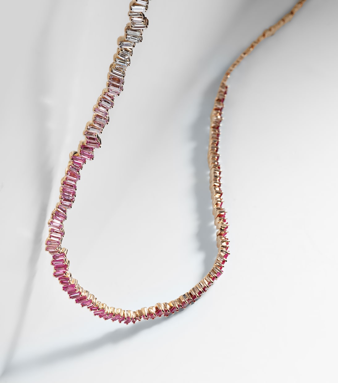 Collana in oro rosa 18kt SUZANNE KALAN con diamanti e zaffiri, stile audace per giovani
