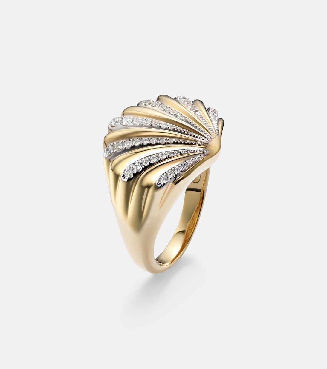 Chevalière Coquillage 18kt gold ring with diamonds | Yvonne Léon