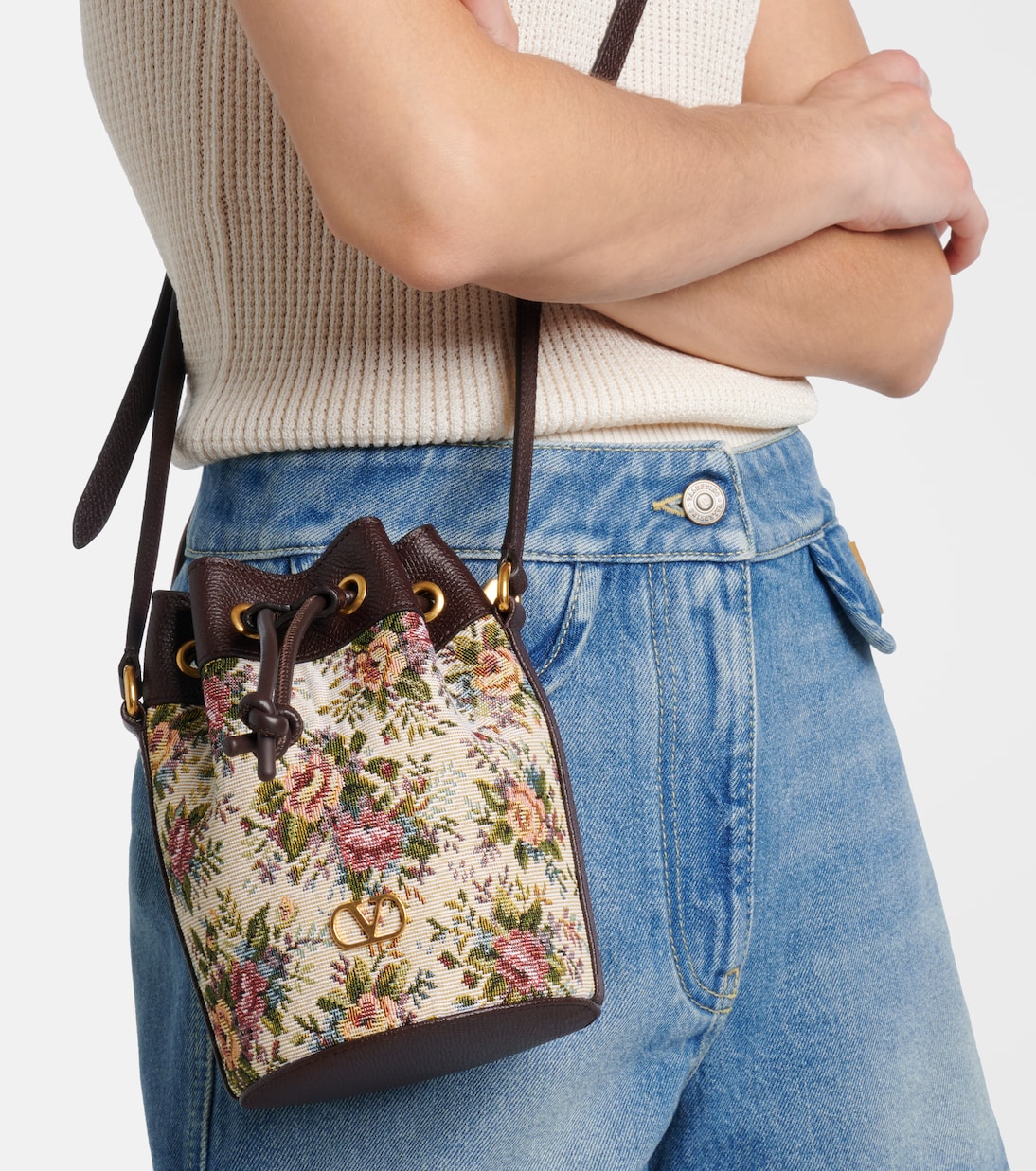 VLogo Signature Small canvas bucket bag | Valentino Garavani