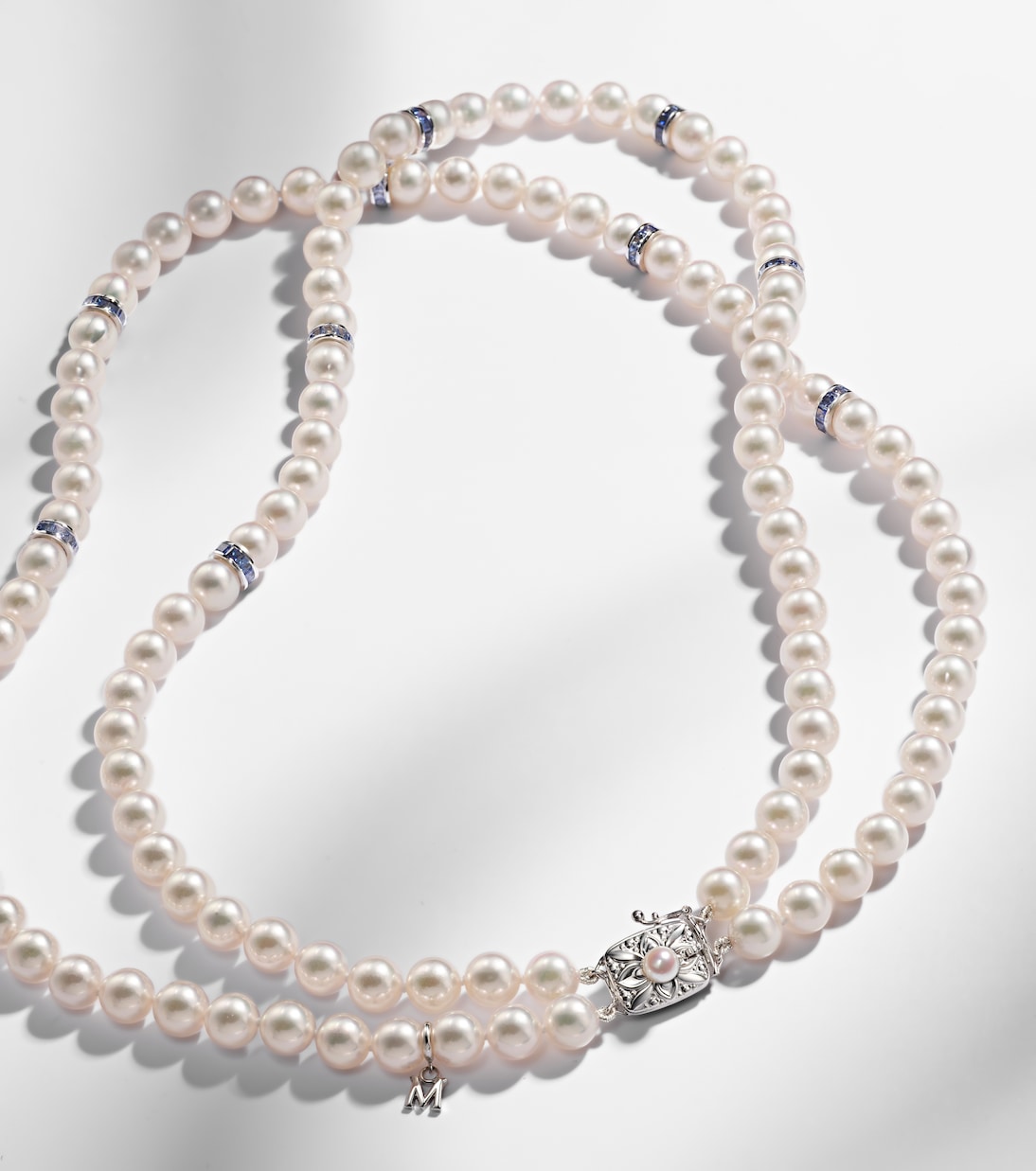 Collar de oro blanco de 18 ct con perlas y zafiros | Mikimoto