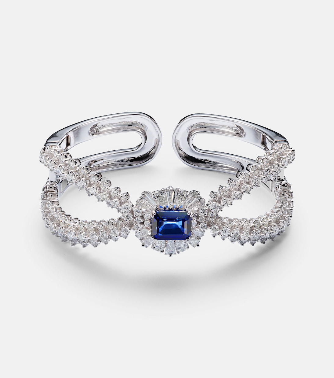 Bracciale Reign Supreme in oro bianco 18kt con diamanti e zaffiro | Yeprem
