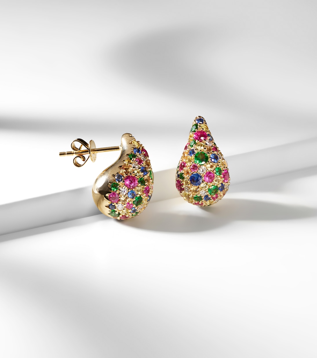 Orecchini a bottone in oro 14kt con zaffiri 