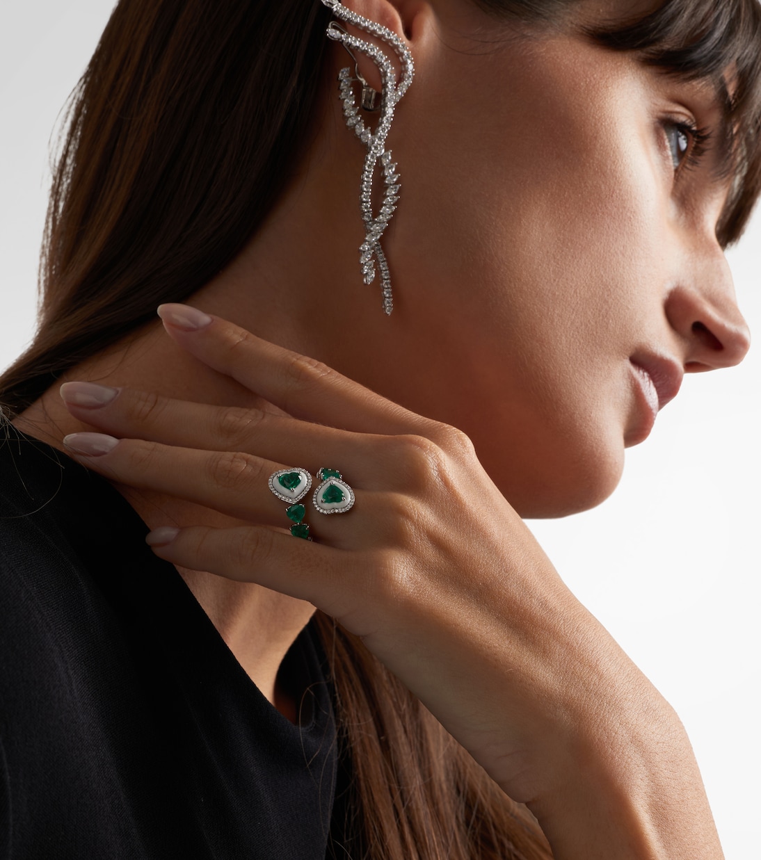 Heart 18kt white gold and enamel ring with emeralds and diamonds | Kamyen