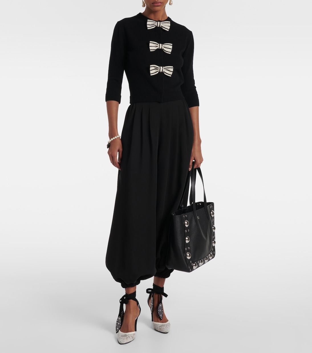 Cabas Nellcôte Medium en cuir à clous | Valentino Garavani