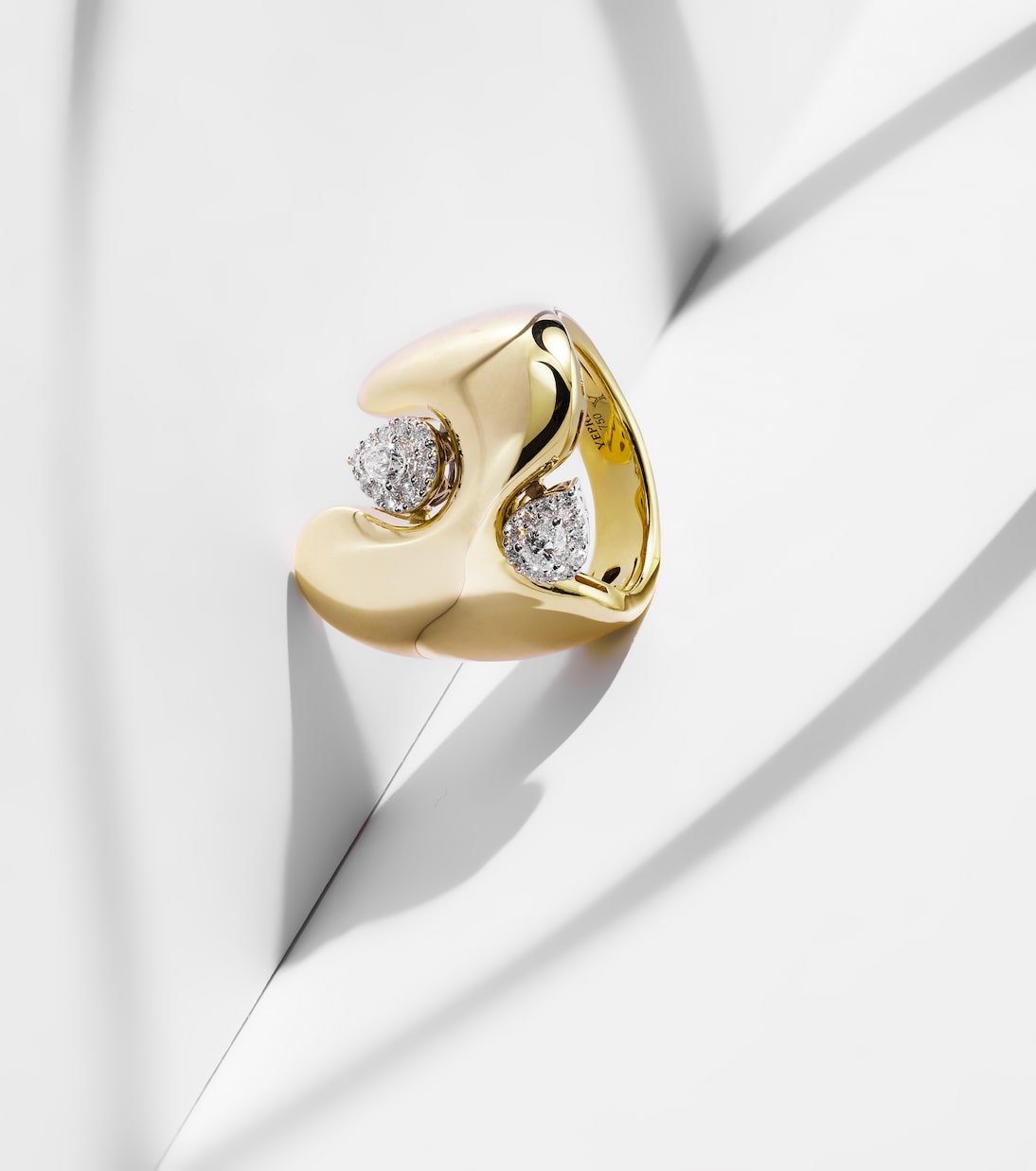 18kt gold ring with diamonds | Yeprem