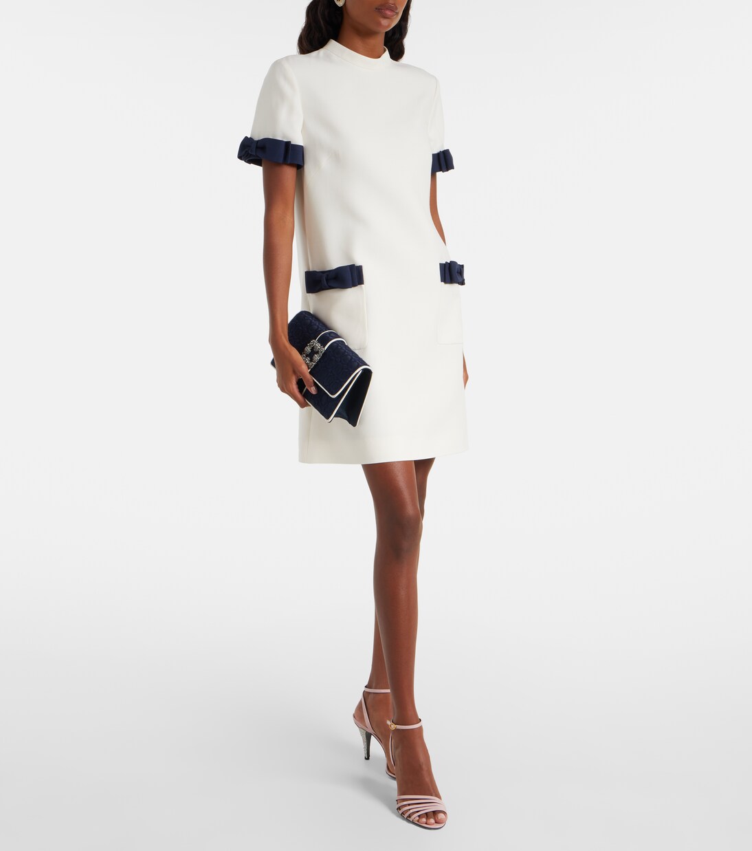 Clutch Capri Mini de satén adornado | Manolo Blahnik