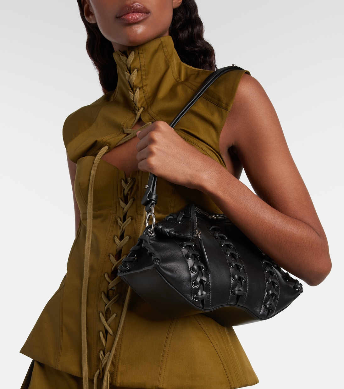 Schultertasche Manta Small aus Leder | McQueen