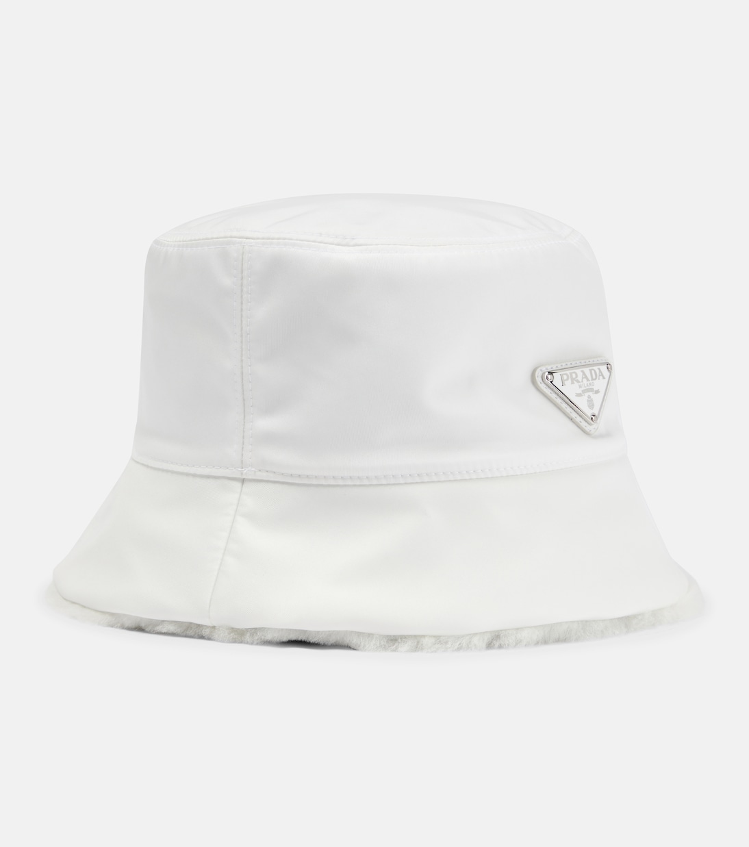 Cappello a secchiello PRADA con dettagli in shearling e tessuto Re-Nylon