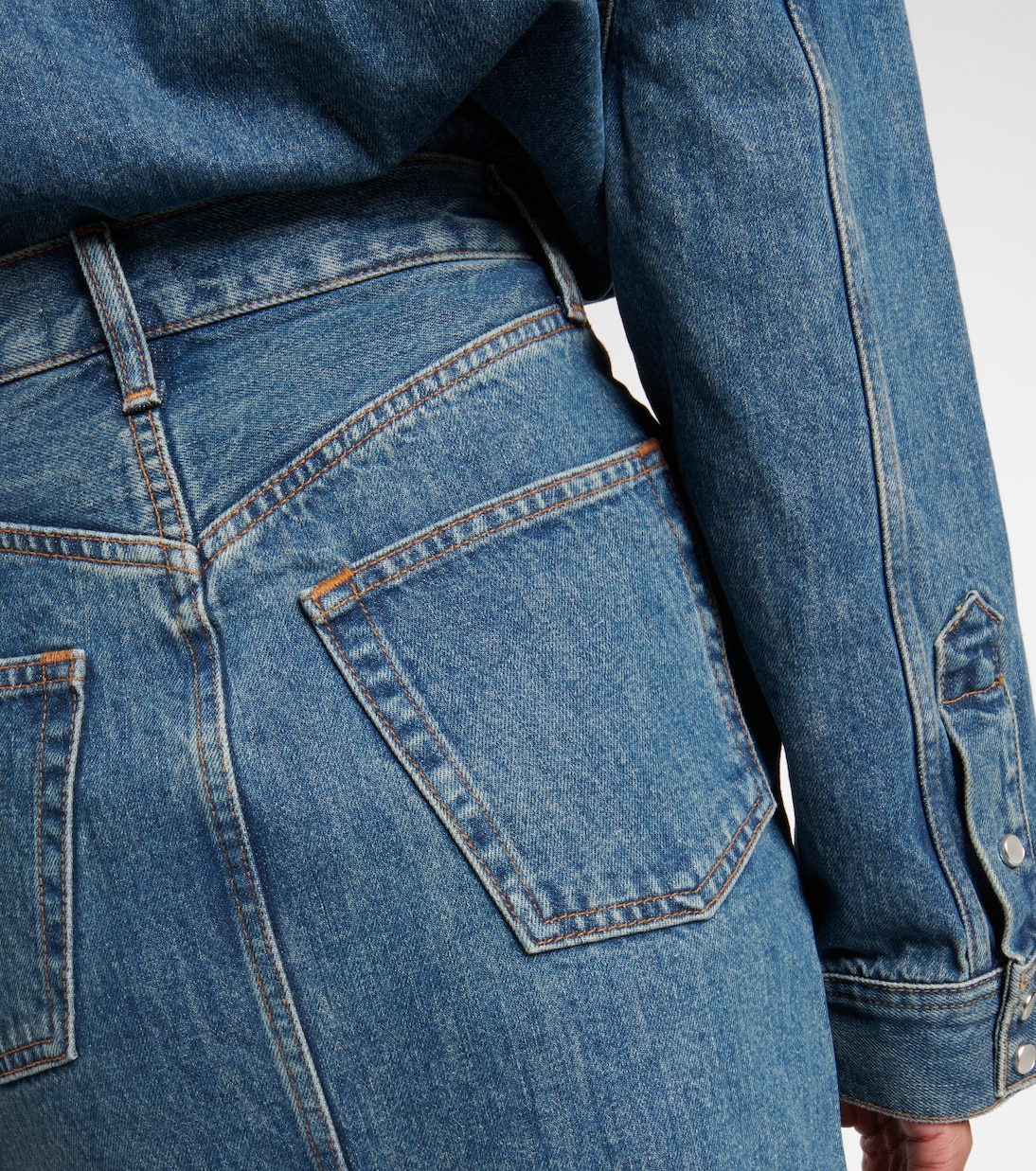 Falda midi en denim de tiro alto | Wardrobe.NYC