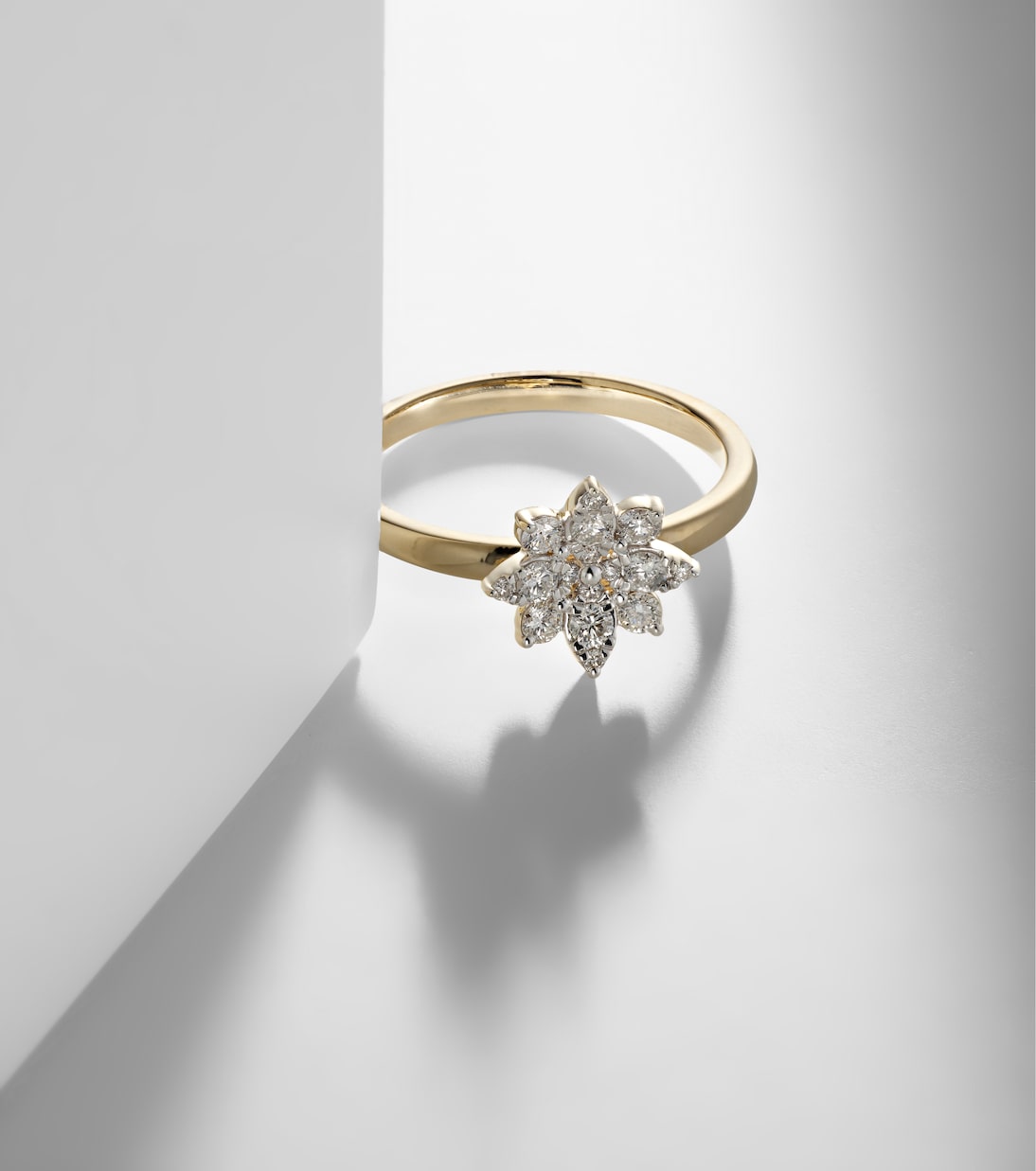 Bague Tea Rose en or 14 ct et diamants | Stone and Strand