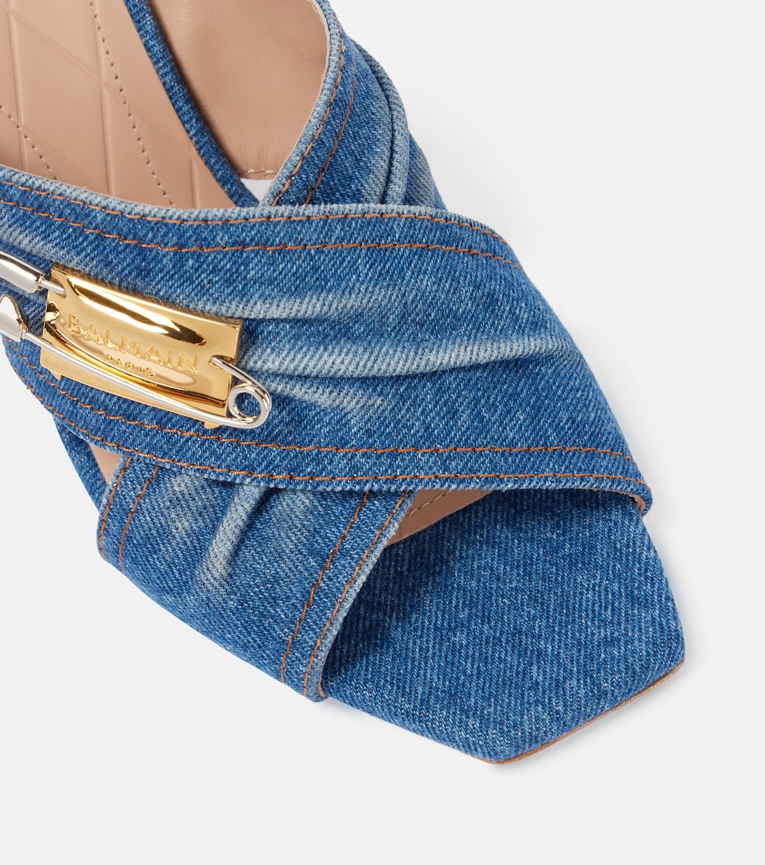 Mule BALMAIN 75 in denim con dettagli decorati per uno stile giovane e audace