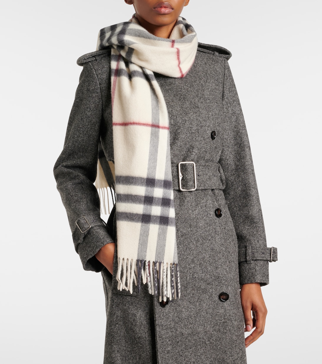 Sciarpa in cashmere con motivo Check Oversize di BURBERRY per uno stile giovane e trendy