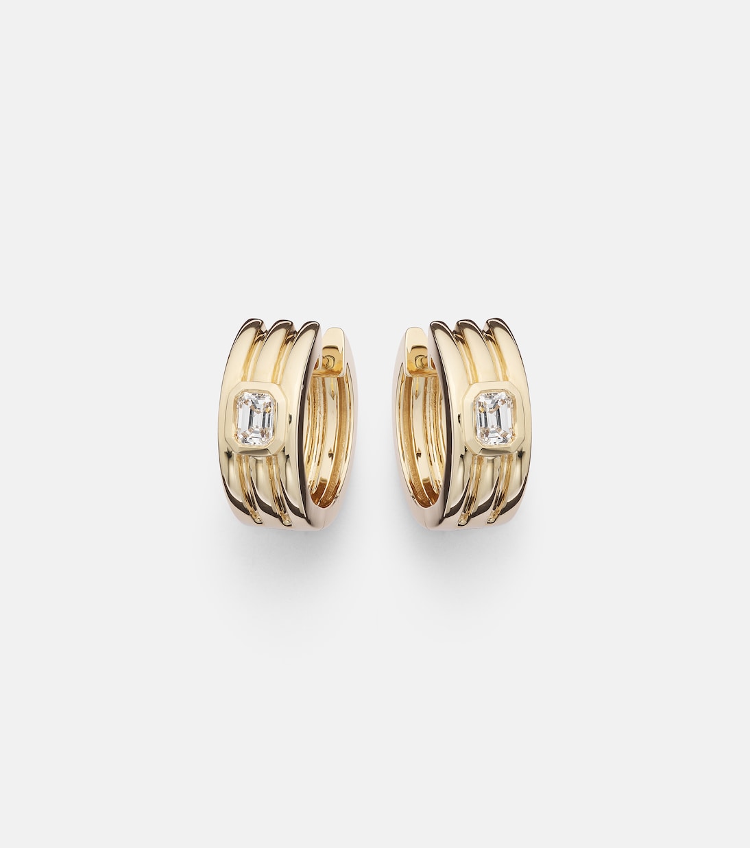 Orecchini in oro 14kt Trio Ridge con diamanti di STONE AND STRAND - Eleganza giovanile