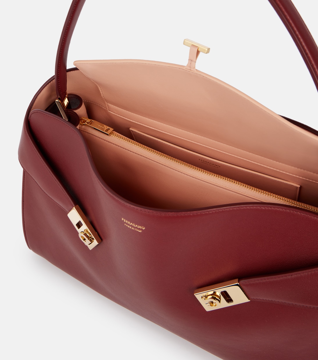 Hug Large leather shoulder bag | Ferragamo
