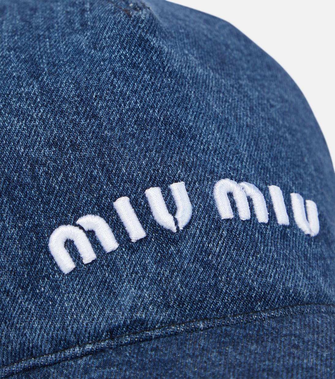 Berretto in denim MIU MIU con logo, stile giovane e trendy
