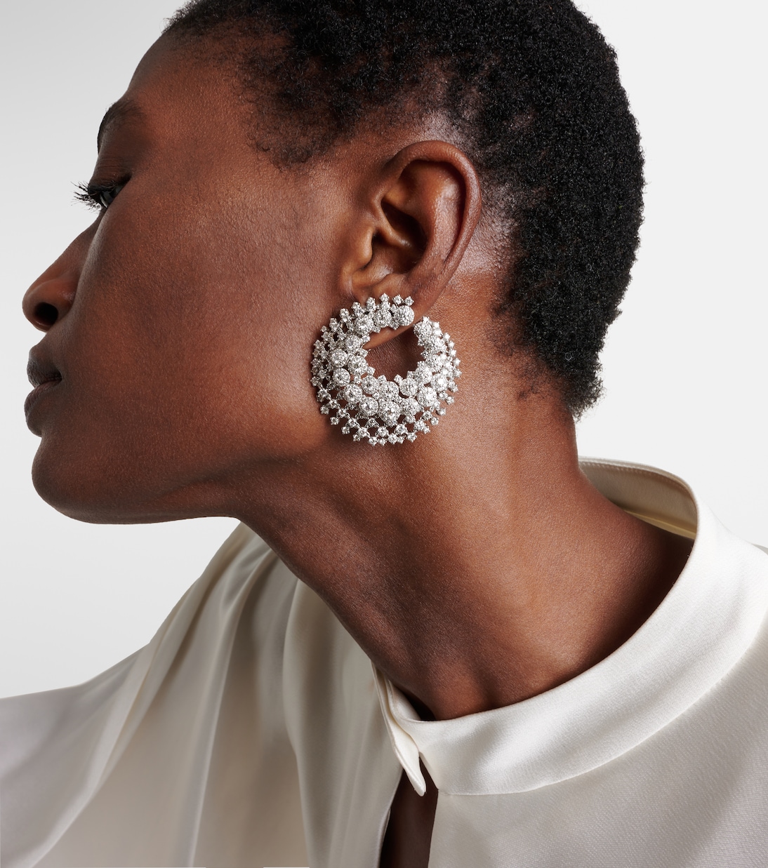 Orecchini a clip in oro bianco 18kt YEPREM con diamanti, design moderno per giovani