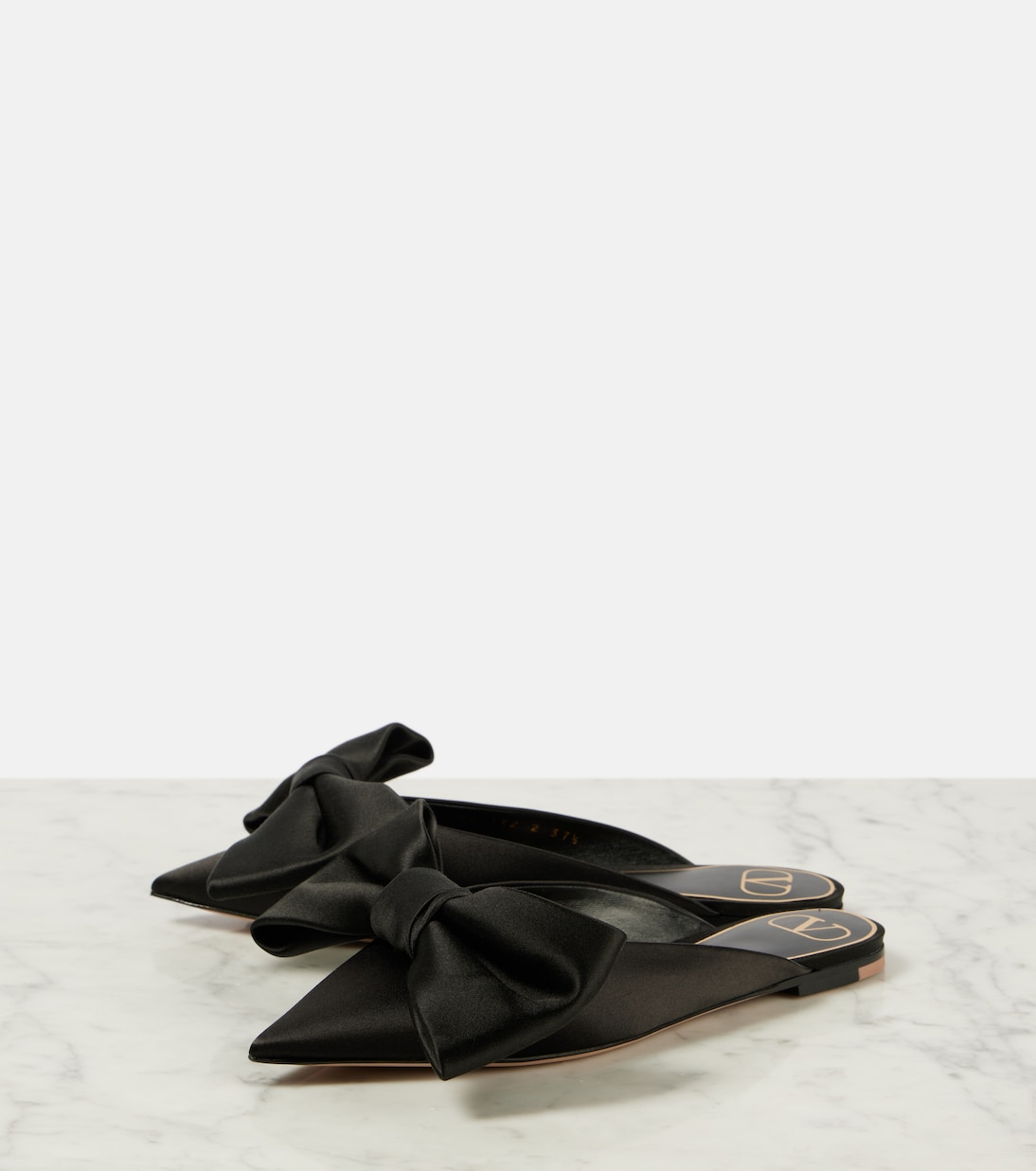ميولز من الساتان Un Château Bow | Valentino Garavani