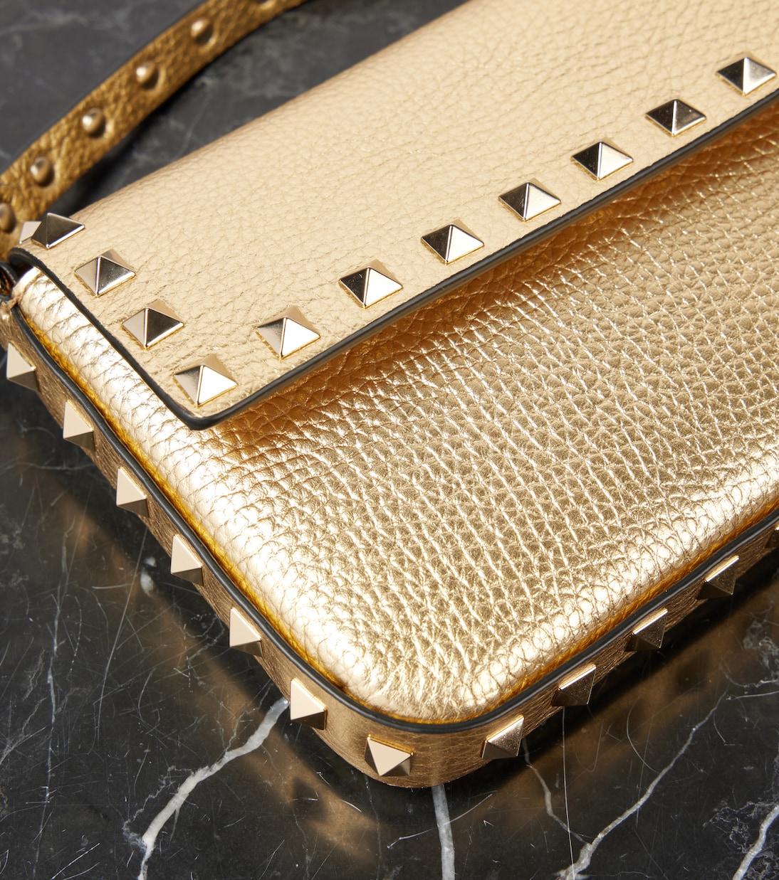 Schultertasche Rockstud Mini aus Metallic-Leder | Valentino Garavani