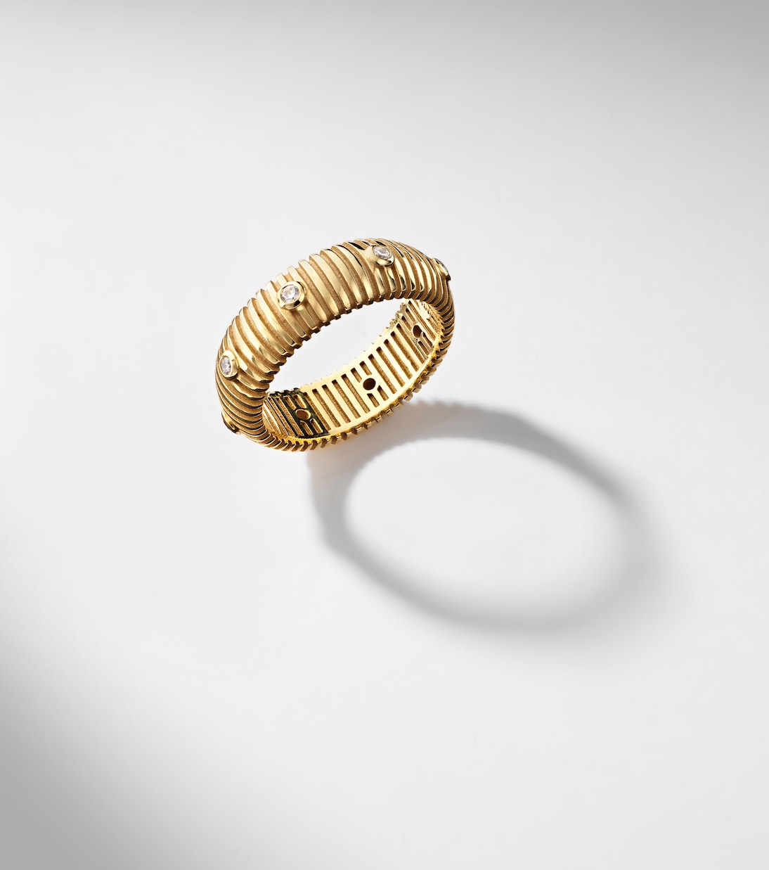 Clio Small 18kt gold ring with diamonds | Pamela Zamore