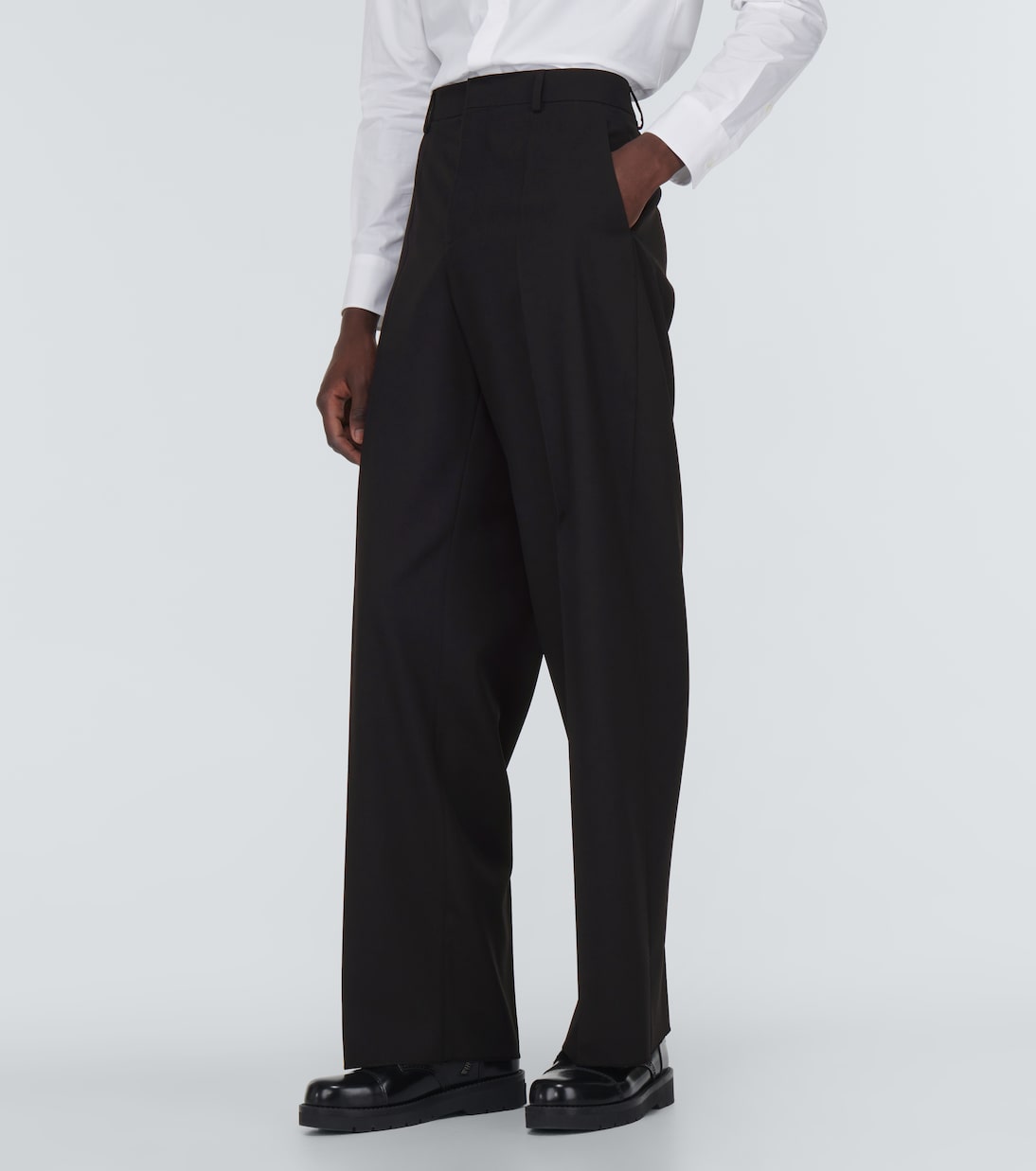 Pantalon droit à taille mi-haute en laine vierge | Valentino