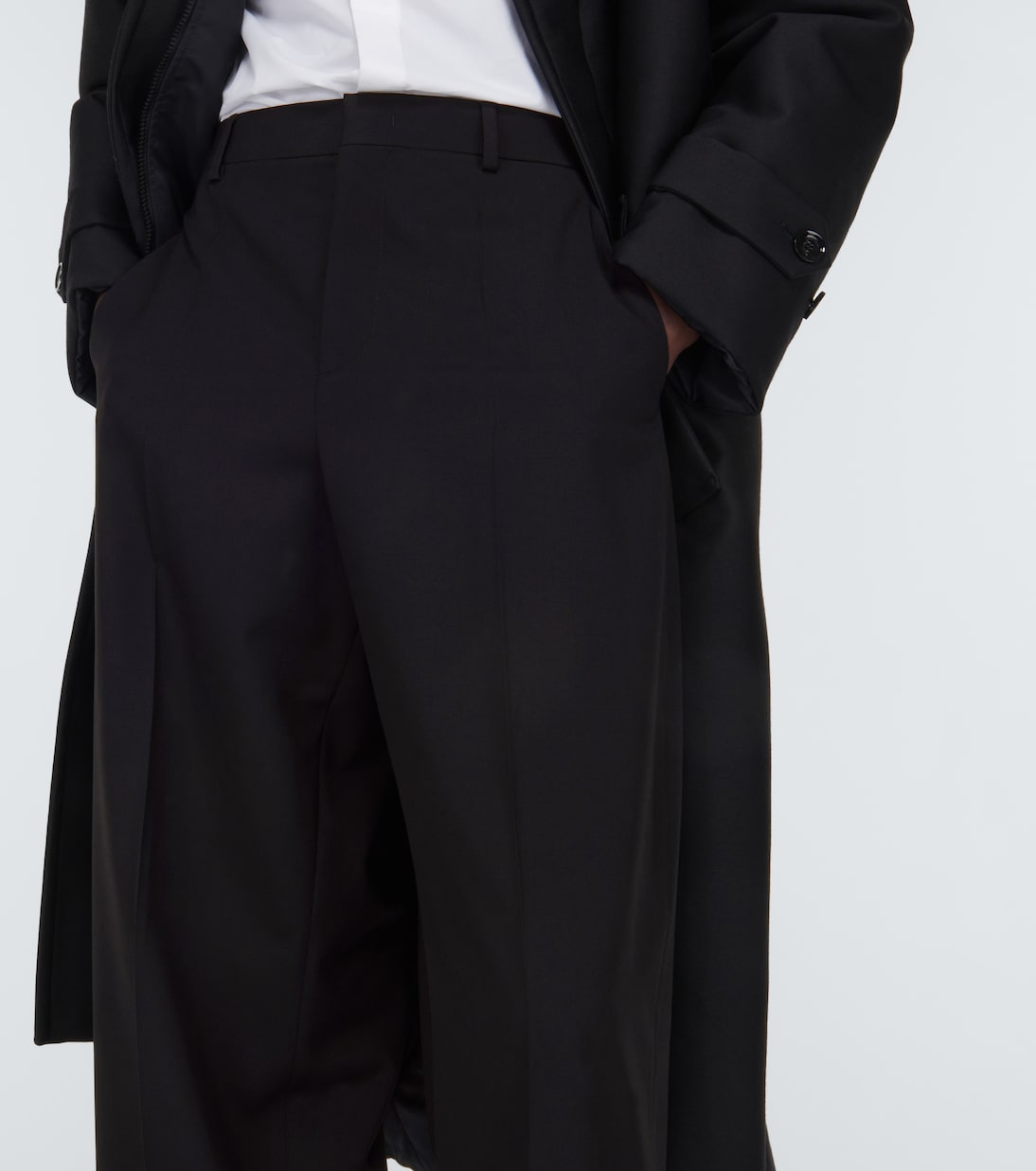 Pantalon droit à taille mi-haute en laine vierge | Valentino