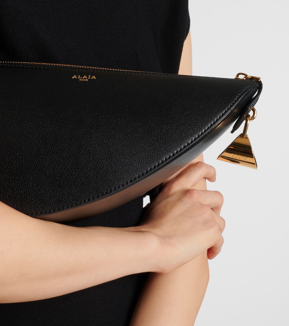 Clutch Le Demi Cœur aus Leder | Alaïa