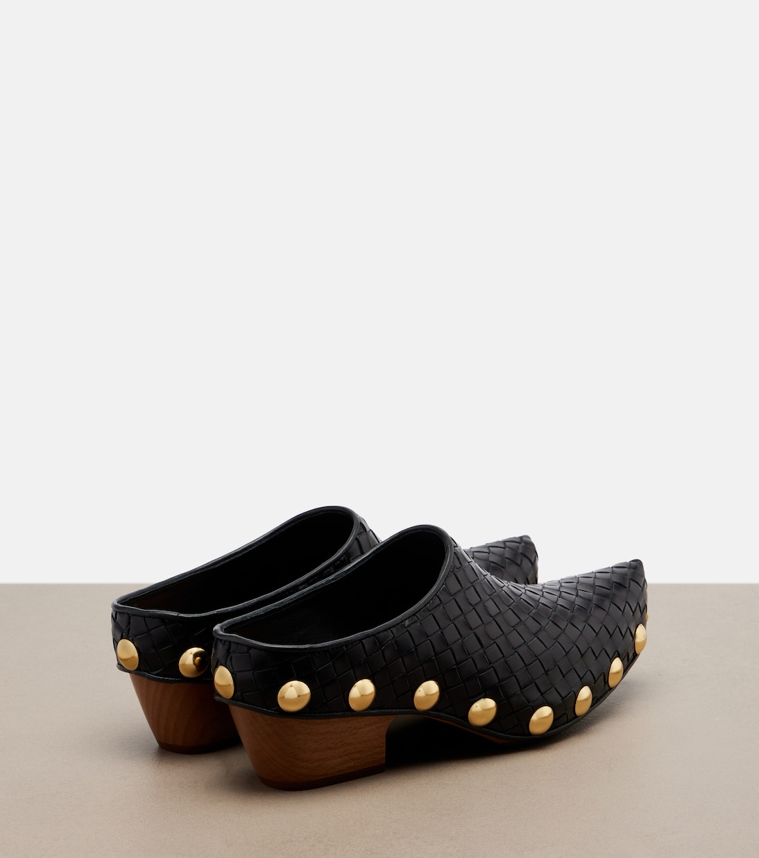 Mules Gondola en cuir Intrecciato à clous | Bottega Veneta
