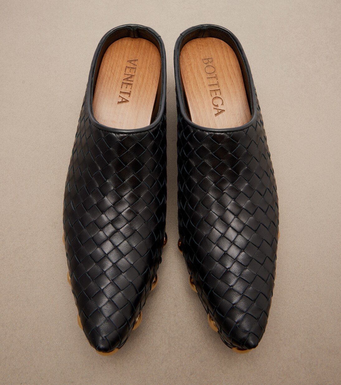 Mules Gondola en cuir Intrecciato à clous | Bottega Veneta