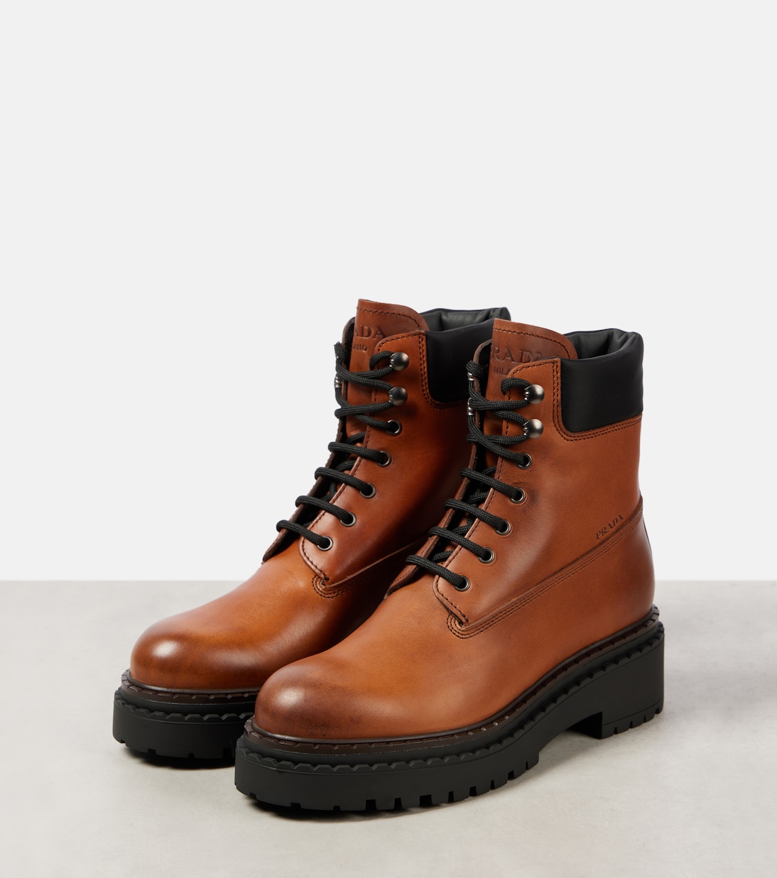 Stivali in pelle e Re-Nylon | Prada