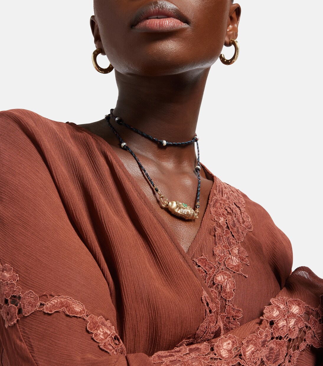Collana con ciondolo in oro 14kt MARIE LICHTENBERG, dettagli diamanti e onice per uno stile giovane e raffinato
