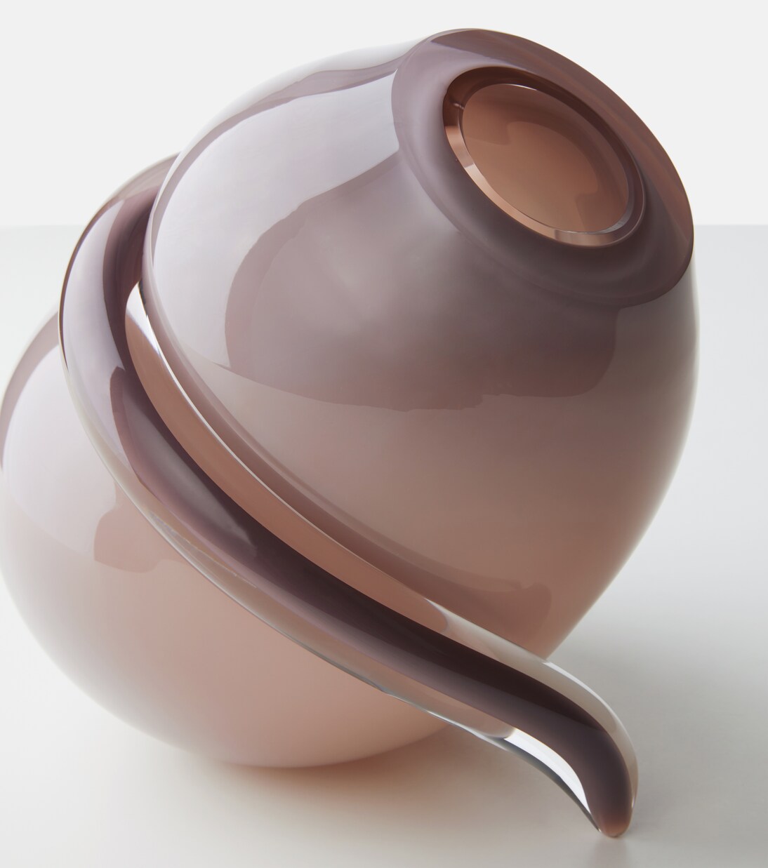 Vase Tension  | Alexa Lixfeld