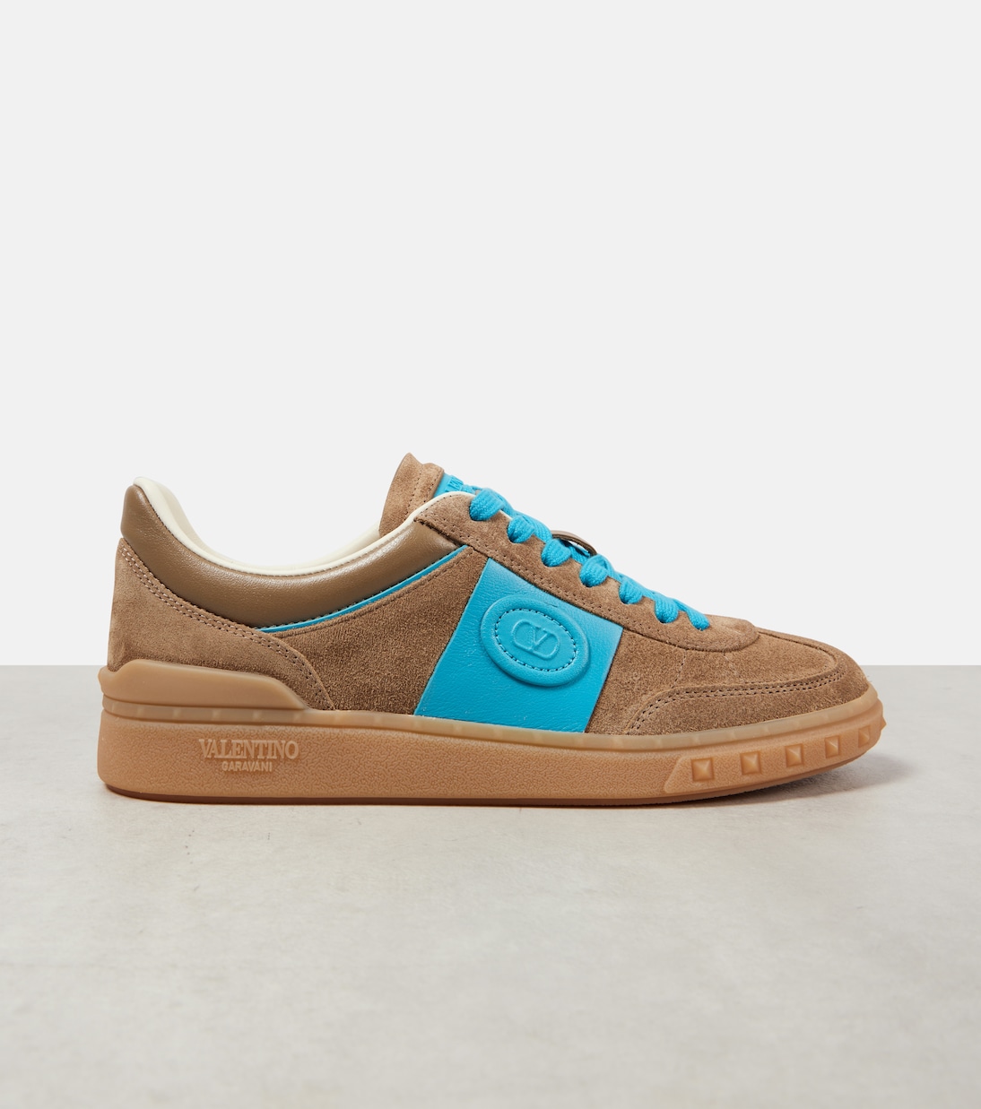 Scarpe da ginnastica in pelle scamosciata Valentino Garavani per uno stile giovane e urbano
