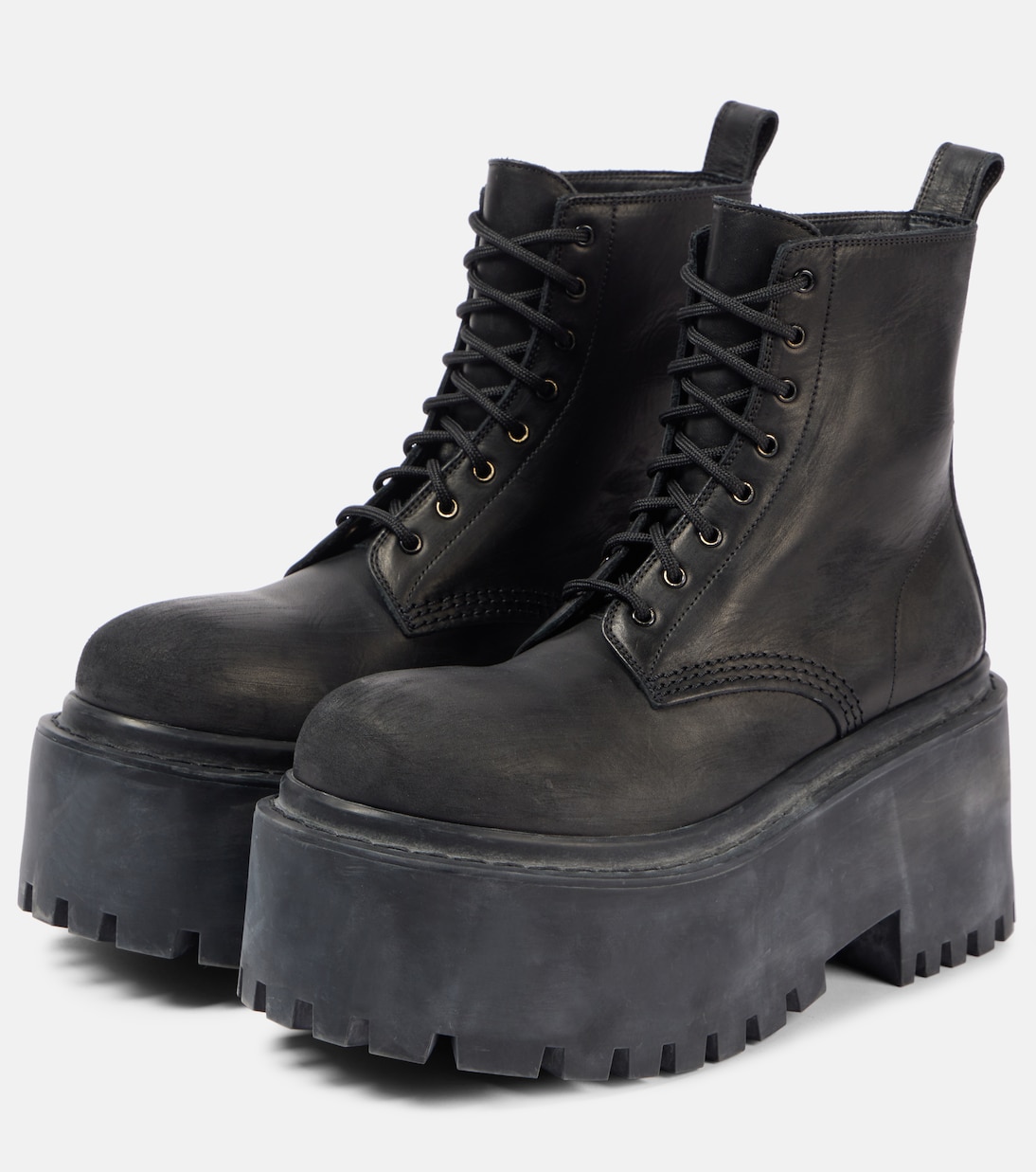 Stivali combat in pelle con plateau BALENCIAGA Strike, stile giovane e audace
