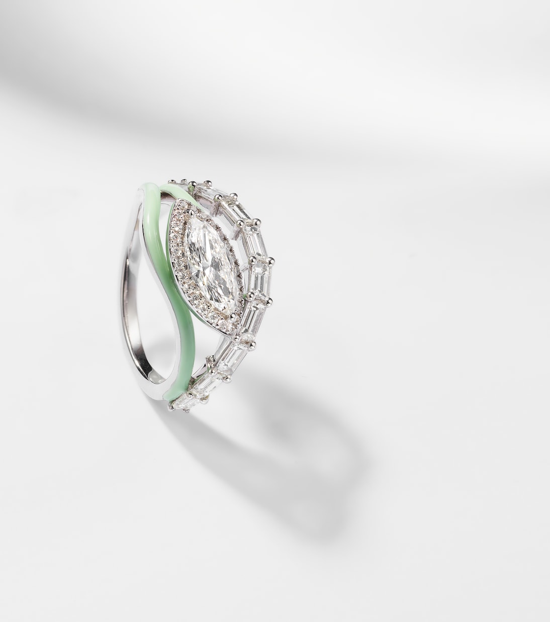 Anello Oasis in oro bianco 18kt e smalto con diamanti | Kamyen