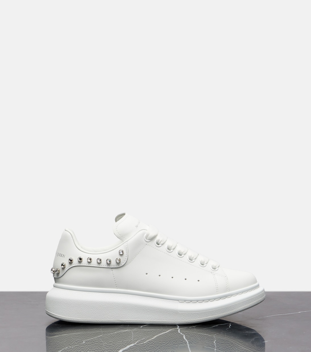 Baskets Oversized en cuir à ornements | McQueen