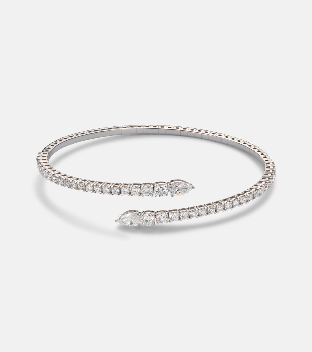 Classics Twist 18kt white gold bangle with diamonds | Bucherer Fine Jewellery